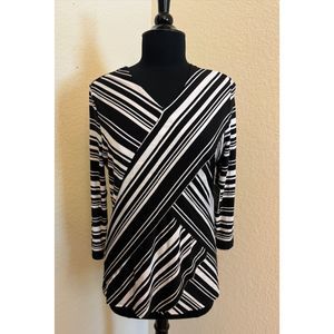 Chico's Black and White 3/4 Sleeve V Neck Multi Layer Stretchy Top Sz 1 (M/8)